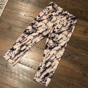 Lululemon crops, like new, fun print!